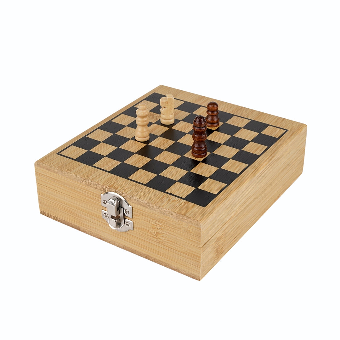 Set de Vino con Juego de Ajedrez 5 Piezas en Caja de Madera – vista 3