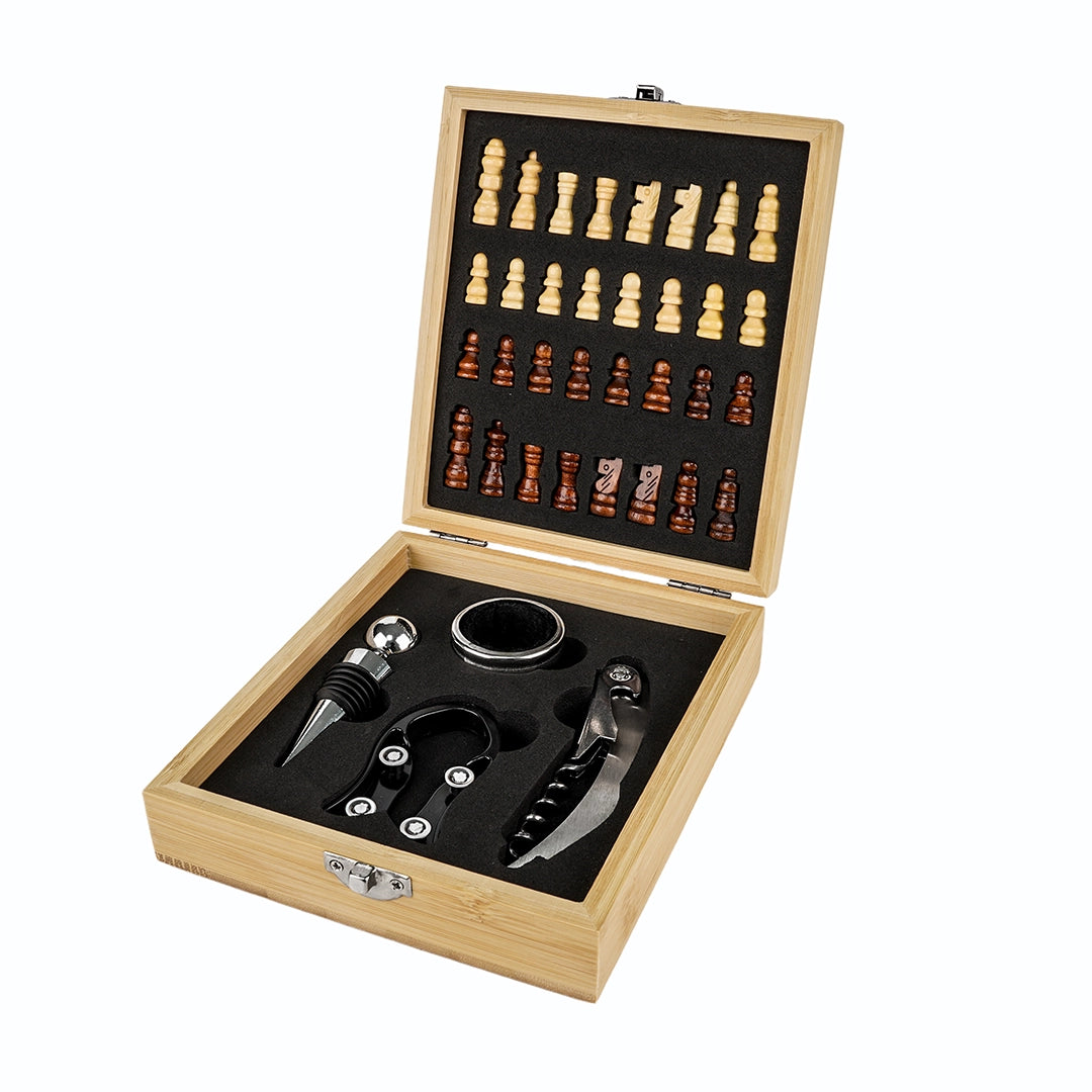 Set de Vino con Juego de Ajedrez 5 Piezas en Caja de Madera – vista 2