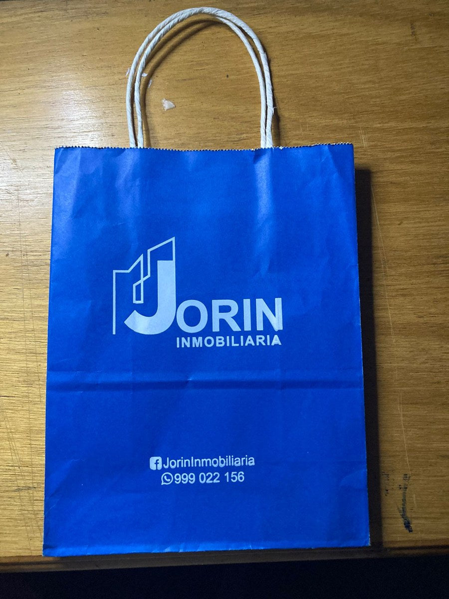Bolsa de papel con logo impreso
