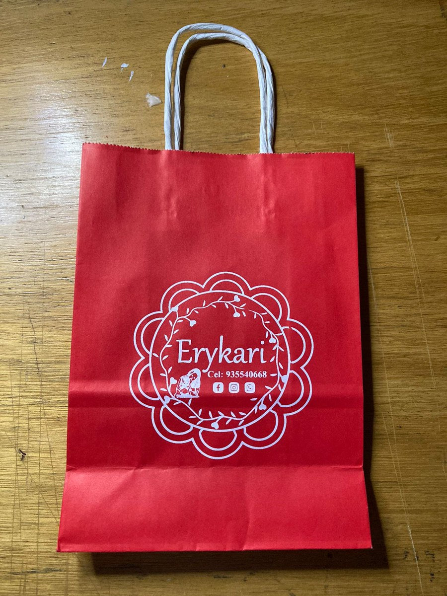 Bolsa de papel roja con logo impreso